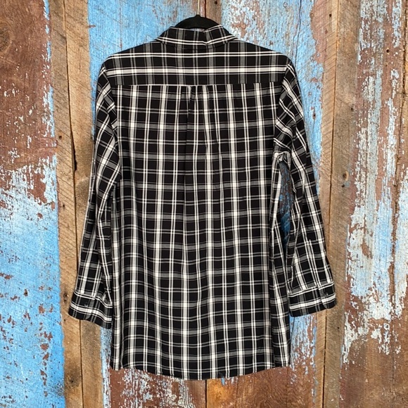 Kenneth Cole Reaction Black Cream Ruffle Shirt Size 6 - Picture 5 of 5